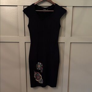 Desigual Black Embroidered Dress Stretch Jersey Knit Short Sleeve Size Small